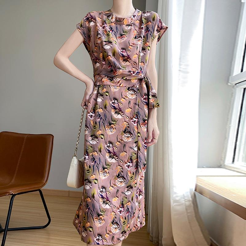 Acetic Acid Satin Floral Round Neck Tied Dress for Women Summer Silky Hang and Fashionable Versatile Mid-length Skirt XXXXL
Acetic Acid Satin Floral Round Neck Tied Dress for Women Summer Silky Hang and Fashionable Versatile Mid-length Skirt XXXXL