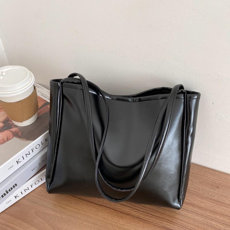 Bag women s new trendy Korean version trendy shoulder bag large capacity simple tote bag portable solid color big bag чорний
Bag women s new trendy Korean version trendy shoulder bag large capacity simple tote bag portable solid color big bag чорний