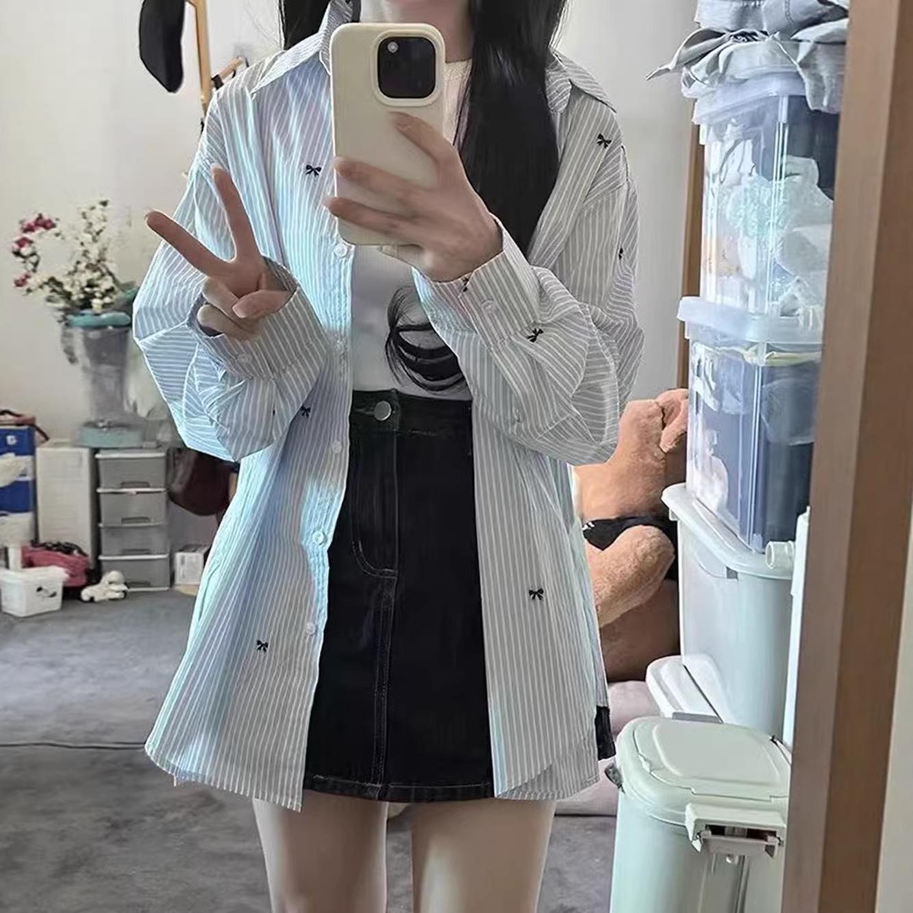 Women s Blue Striped Bow Print Long Sleeve Shirt - Korean Style, Sun Protection, Versatile, Loose Fit, Perfect for Spring & Summer M
Women s Blue Striped Bow Print Long Sleeve Shirt - Korean Style, Sun Protection, Versatile, Loose Fit, Perfect for Spring & Summer M