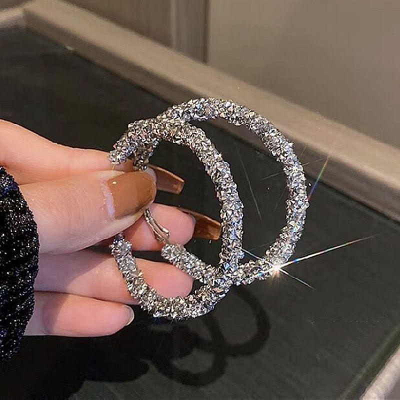 New high-end earrings, earrings for women, silver needles, exaggerated temperament, full of diamond circle earrings.
New high-end earrings, earrings for women, silver needles, exaggerated temperament, full of diamond circle earrings.