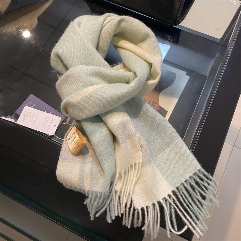 British Classic Unisex Couple Style Simple Versatile Winter Warm Scarf Exquisite Pure Wool Plaid Scarf Women Men 180x32cm
British Classic Unisex Couple Style Simple Versatile Winter Warm Scarf Exquisite Pure Wool Plaid Scarf Women Men 180x32cm