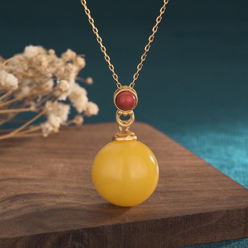 Influencer-Style Jade Pendant Necklace: Hanfu-Inspired Design with Amber Beeswax Accent
Influencer-Style Jade Pendant Necklace: Hanfu-Inspired Design with Amber Beeswax Accent