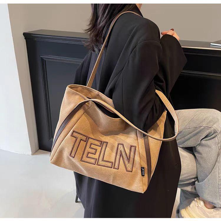 Japanese Niche Fashionable Letter Canvas Bag Women s Large-capacity Shoulder Student Class Tote 40x16x26
Japanese Niche Fashionable Letter Canvas Bag Women s Large-capacity Shoulder Student Class Tote 40x16x26