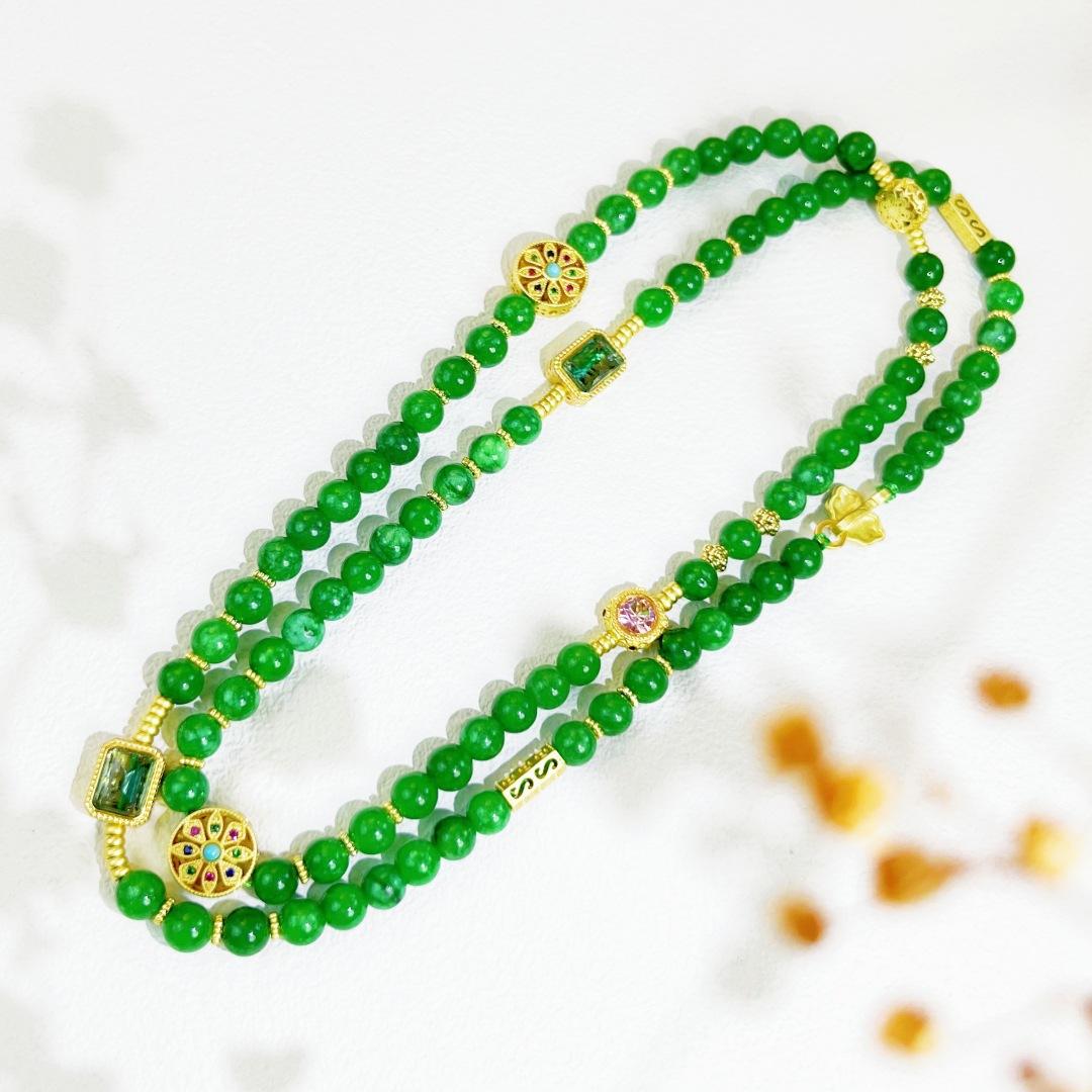 Authentic jadeite Gan Qing bracelet necklace beads beads beads men holding green jade beads wholesale.
Authentic jadeite Gan Qing bracelet necklace beads beads beads men holding green jade beads wholesale.