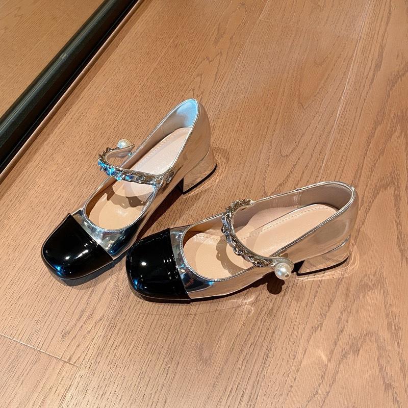 2025 summer new Mary Jane shoes color matching square head French high heels women s thick heel one-word buckle single shoes women s fashion 35
2025 summer new Mary Jane shoes color matching square head French high heels women s thick heel one-word buckle single shoes women s fashion 35