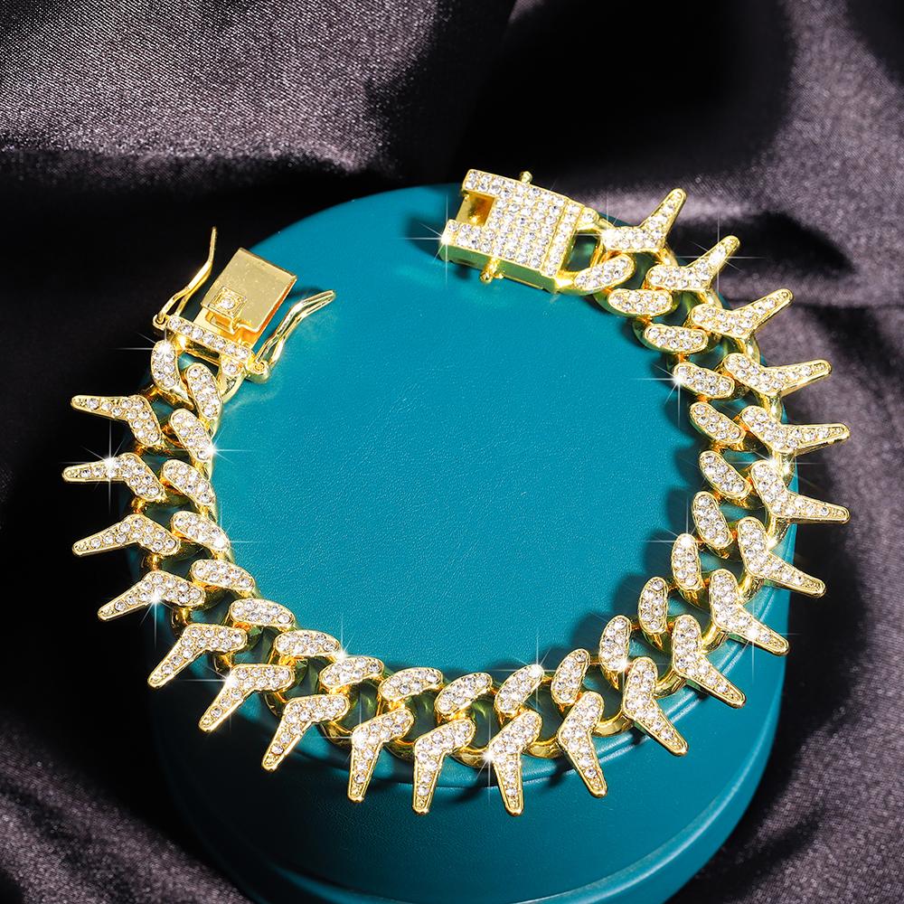 Hip Hop 21MM Shiny spike Cuban Link Chain Bracelets Women Men Rhinestone Iced Out Chain Bracelet Punk Christmas Jewelry Gift
Hip Hop 21MM Shiny spike Cuban Link Chain Bracelets Women Men Rhinestone Iced Out Chain Bracelet Punk Christmas Jewelry Gift
