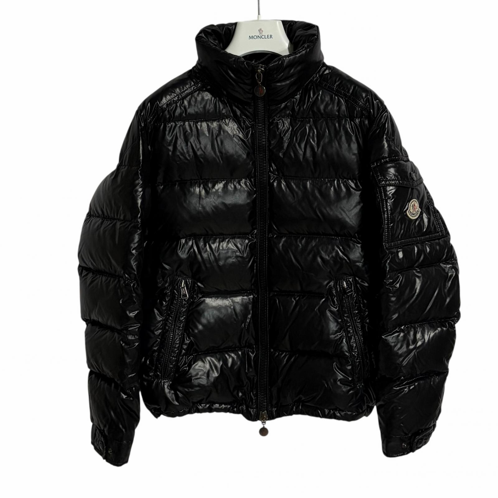 Вжитий MONCLER MAYA Пуховик Блискучий чорний Нейлон чоловічий S
Вжитий MONCLER MAYA Пуховик Блискучий чорний Нейлон чоловічий S