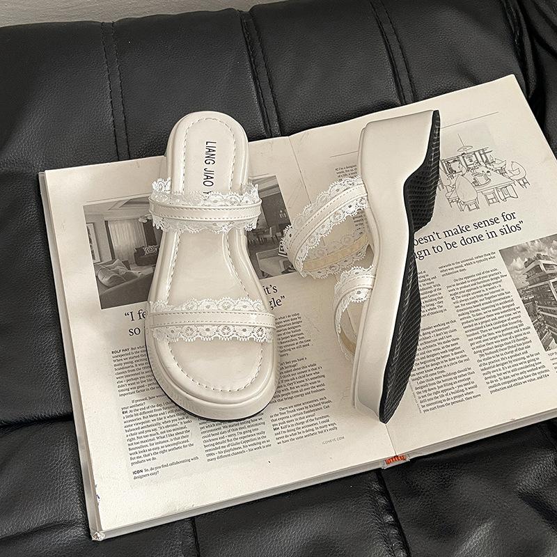 Slope heel cool slippers 2025 new fashion thick-soled thick heel fish mouth woven word belt European and American high heels slippers 40
Slope heel cool slippers 2025 new fashion thick-soled thick heel fish mouth woven word belt European and American high heels slippers 40