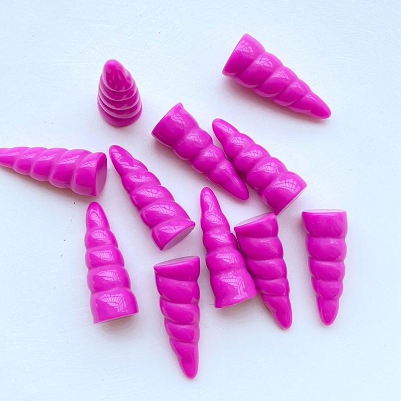 20Pcs New Cute Mini 10*25mm Unicorn Horn Flat Back Resin Cabochons Scrapbooking DIY Jewelry Craft Decoration Accessorie
20Pcs New Cute Mini 10*25mm Unicorn Horn Flat Back Resin Cabochons Scrapbooking DIY Jewelry Craft Decoration Accessorie