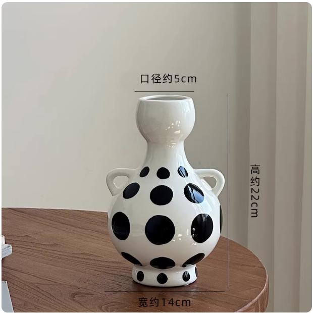 Чорно-біла керамічна ваза в горошок Порцеляновий горщик Ваза для квітів Аксесуари для квіткових композицій Аксесуари для декору дому
Чорно-біла керамічна ваза в горошок Порцеляновий горщик Ваза для квітів Аксесуари для квіткових композицій Аксесуари для декору дому