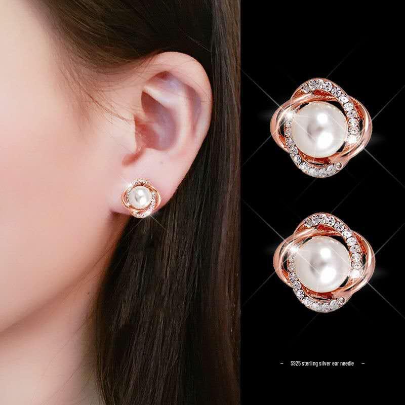 Перлинні сережки у формі троянди: Елегантні та трендові персоналізовані прикраси для жінок, японська та корейська мода. Rose Gold Pearl
Перлинні сережки у формі троянди: Елегантні та трендові персоналізовані прикраси для жінок, японська та корейська мода. Rose Gold Pearl