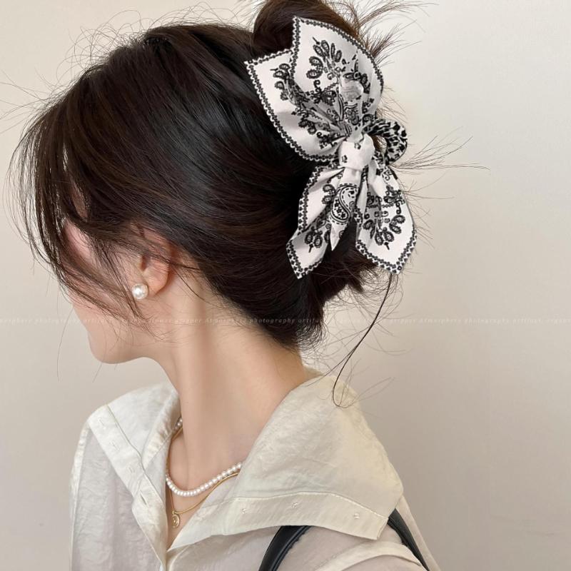 New French Style Hair Claw Clip for Women with Elegant and High-End Appeal shark claw women hair accessories Flower Design
New French Style Hair Claw Clip for Women with Elegant and High-End Appeal shark claw women hair accessories Flower Design