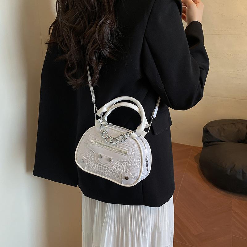 Design large-capacity new spring popular simple casual messenger portable small round bag
Design large-capacity new spring popular simple casual messenger portable small round bag