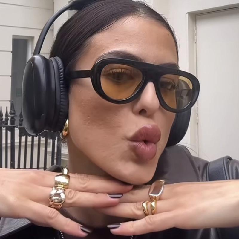 Small Frame Single Beam Toad Sunglasses Retro Sunglasses Sunglasses Ladies as shown in the picture
Small Frame Single Beam Toad Sunglasses Retro Sunglasses Sunglasses Ladies as shown in the picture
