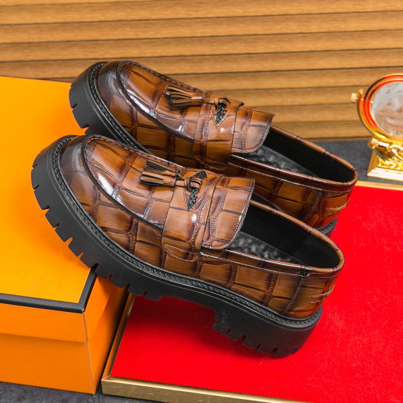 Мужская обувь большого размера, новые повседневные кожаные туфли, модные мужские туфли с бахромой, трендовые мокасины 46
Мужская обувь большого размера, новые повседневные кожаные туфли, модные мужские туфли с бахромой, трендовые мокасины 46