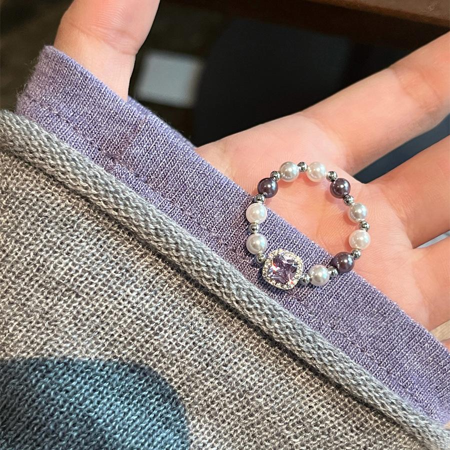 French pearl square zircon elastic ring retro light luxury temperament index finger ring versatile niche high-end jewelry
French pearl square zircon elastic ring retro light luxury temperament index finger ring versatile niche high-end jewelry