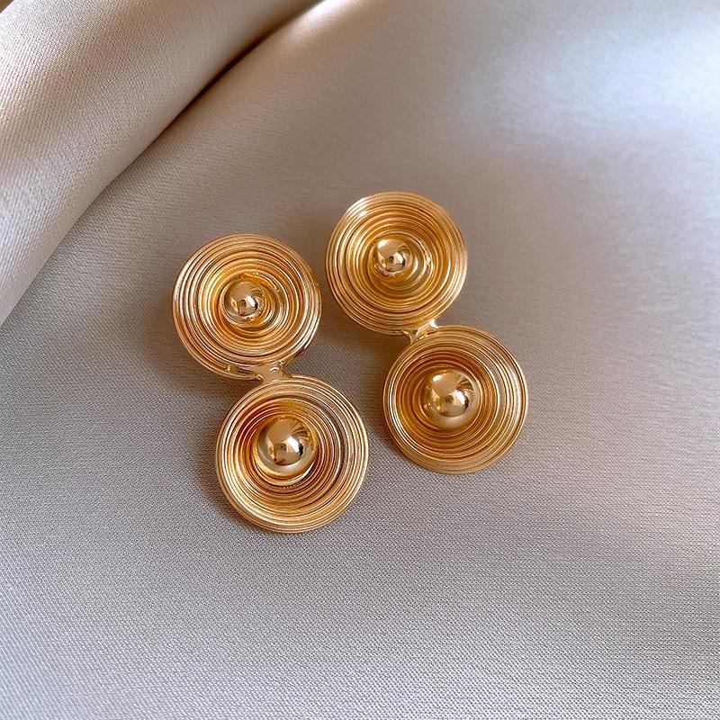 Real gold electroplated silver needle geometric letter brushed stud earrings simple fashion high sense earrings commuter temperament earrings women
Real gold electroplated silver needle geometric letter brushed stud earrings simple fashion high sense earrings commuter temperament earrings women