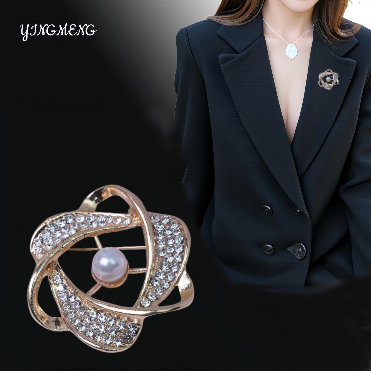 Women s Rhinestone Scarf Clip: Japan & South Korea Style, Anti-Exposure, Fashionable, High-End, Versatile Fixing Buckle, Multifunctional Corsage.
Women s Rhinestone Scarf Clip: Japan & South Korea Style, Anti-Exposure, Fashionable, High-End, Versatile Fixing Buckle, Multifunctional Corsage.