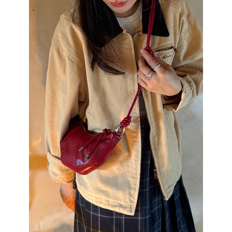 Qiwen Kosong Сумка Женская 2024 Зима Новое поступление Кожа козы Красная Необычная Сумка-кроссбоди Полумесяц На плечо Под мышку Burgundy
Qiwen Kosong Сумка Женская 2024 Зима Новое поступление Кожа козы Красная Необычная Сумка-кроссбоди Полумесяц На плечо Под мышку Burgundy