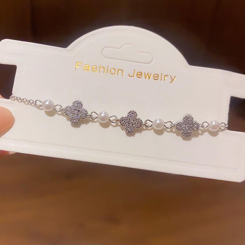 Korean Zircon Flower Pearl Bracelet – Exquisite Fashion Bangle with Light Luxury Design
Korean Zircon Flower Pearl Bracelet – Exquisite Fashion Bangle with Light Luxury Design