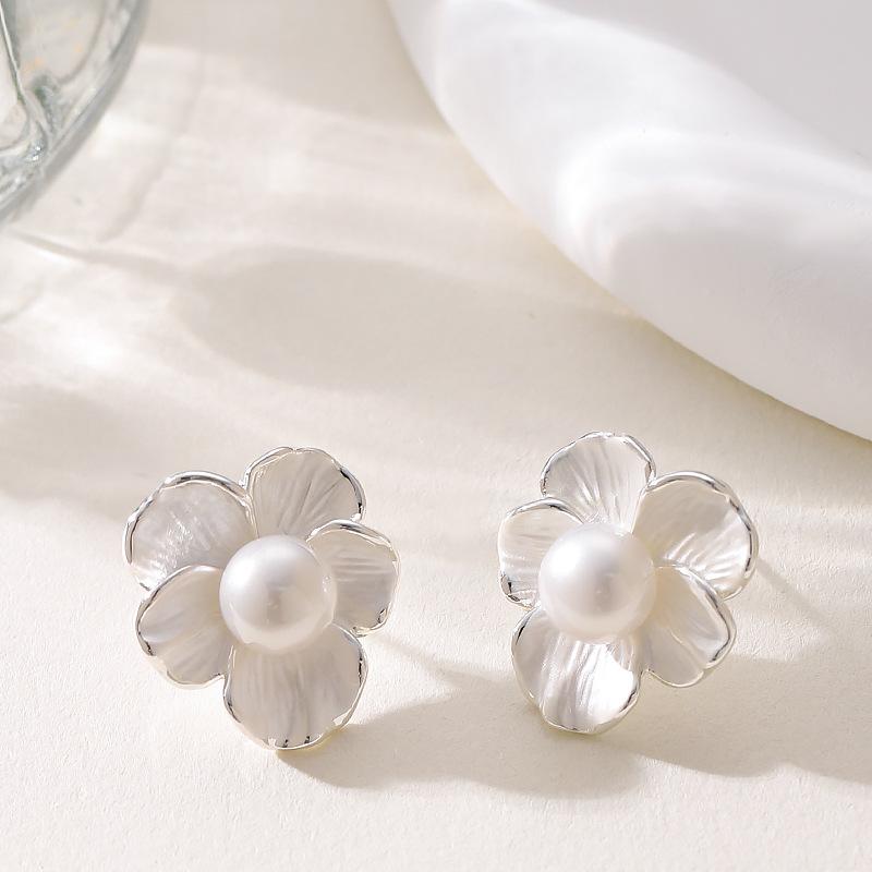 French sweet and gentle fairy wind lacquered petal pearl earrings summer fresh and versatile dopamine temperament earrings белый
French sweet and gentle fairy wind lacquered petal pearl earrings summer fresh and versatile dopamine temperament earrings белый