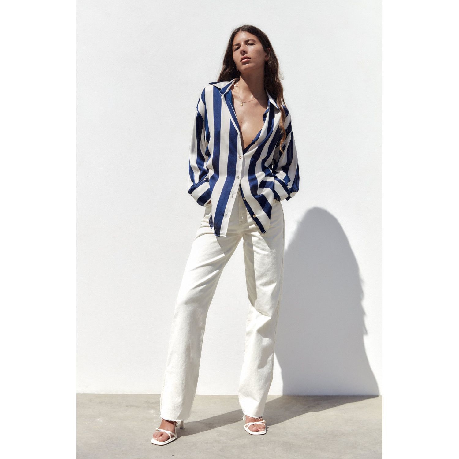 OVERSIZED SATIN-EFFECT SHIRT 
OVERSIZED SATIN-EFFECT SHIRT