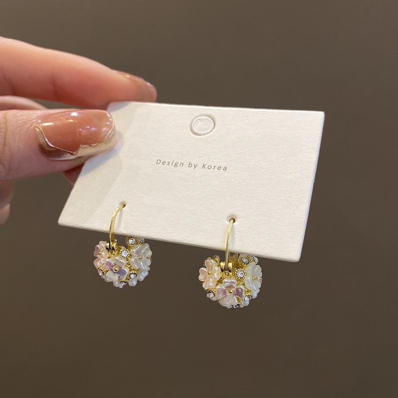 New sweet shell flower ear buckle women s retro niche super fairy earrings high-end sensual Mori ear jewelry
New sweet shell flower ear buckle women s retro niche super fairy earrings high-end sensual Mori ear jewelry