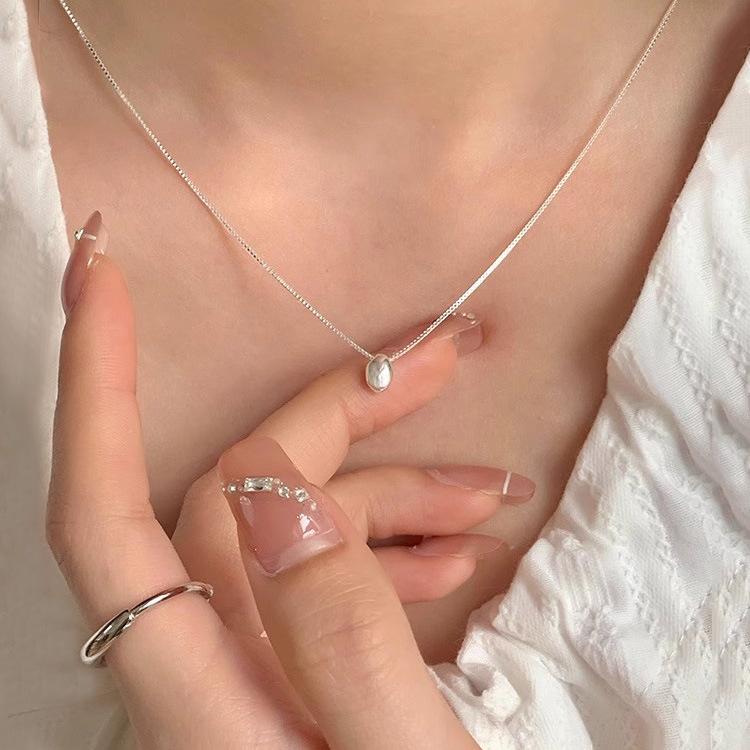 S925 Sterling Silver Oval Bead Necklace for Women - Niche Design, Versatile Commuter Style 925 Sterling Silver
S925 Sterling Silver Oval Bead Necklace for Women - Niche Design, Versatile Commuter Style 925 Sterling Silver