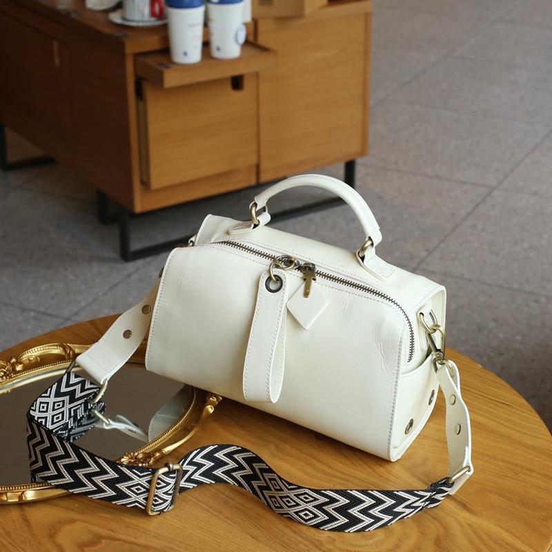 Импортная женская сумка из натуральной кожи первого сорта Crossbody для ежедневного ношения Новая осенне-зимняя портативная сумка-подушка Boston с характером 23*10*15 белый
Импортная женская сумка из натуральной кожи первого сорта Crossbody для ежедневного ношения Новая осенне-зимняя портативная сумка-подушка Boston с характером 23*10*15 белый