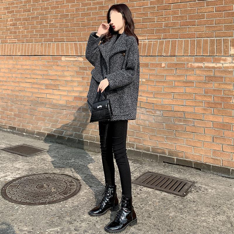 Thick Woolen Coat Women s All-match Autumn and Winter Plaid Loose Mid-length Small Woolen Coat S чорний
Thick Woolen Coat Women s All-match Autumn and Winter Plaid Loose Mid-length Small Woolen Coat S чорний