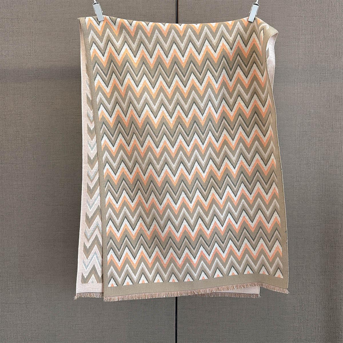 Autumn new irregular geometric stripe printing scarf imitation cashmere thickened warm scarf high-end neck shawl 185*65cm
Autumn new irregular geometric stripe printing scarf imitation cashmere thickened warm scarf high-end neck shawl 185*65cm