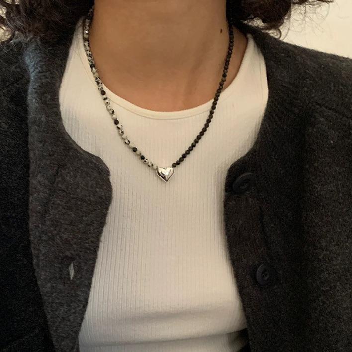 Elegant S925 Silver Pearl Choker Necklace - Luxury Beaded Clavicle Chain for Women
Elegant S925 Silver Pearl Choker Necklace - Luxury Beaded Clavicle Chain for Women