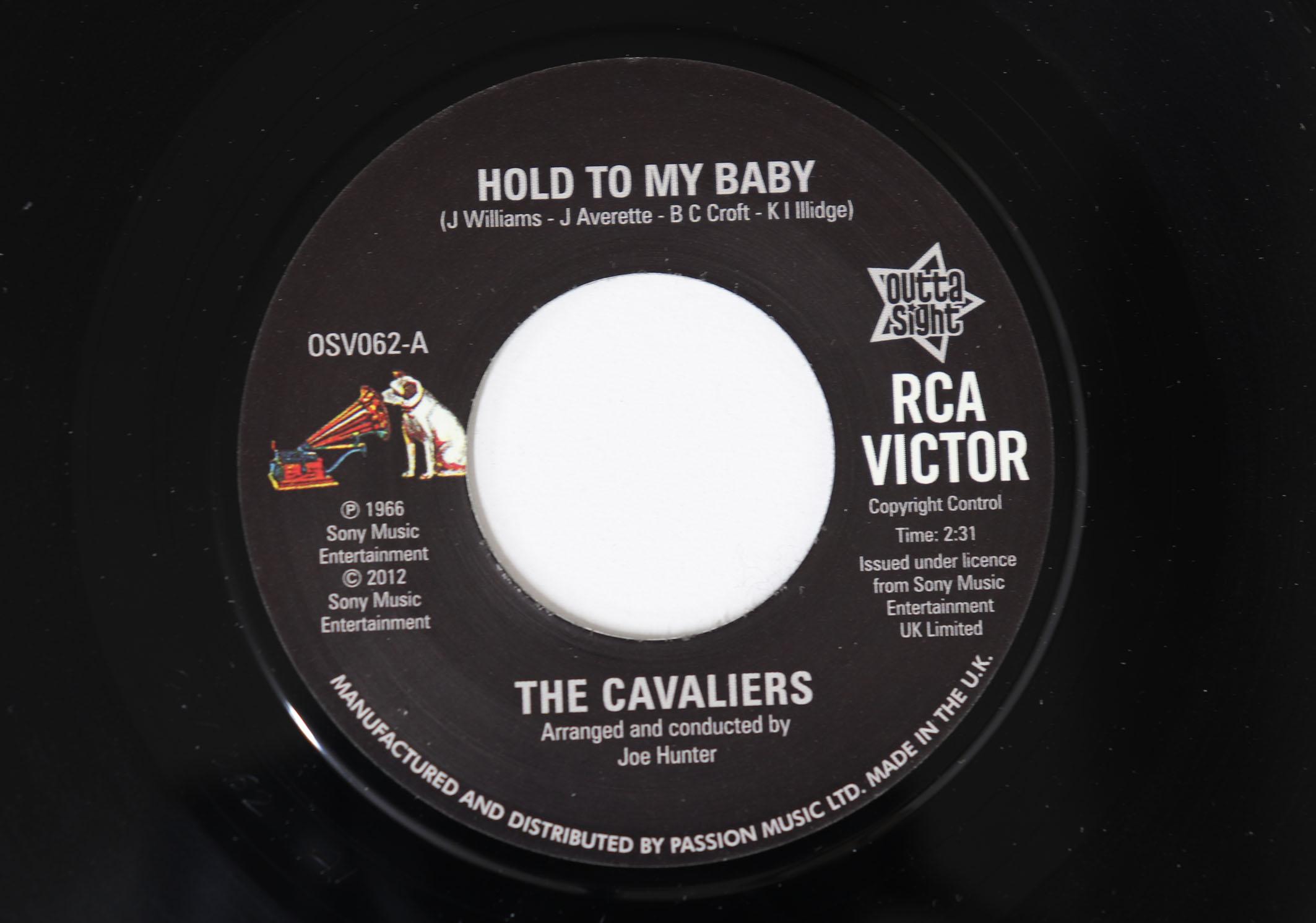7inch Record CAVALIERS - Hold To My Baby / Ooh It Hurts Me B OSV062 RCA VICTOR 12 2012 UK Soul/Funk Used
7inch Record CAVALIERS - Hold To My Baby / Ooh It Hurts Me B OSV062 RCA VICTOR 12 2012 UK Soul/Funk Used