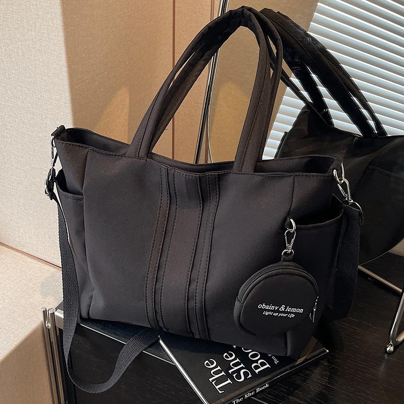 2025 spring new large-capacity travel bag shoulder bag women s school short trip versatile popular business bag чёрный
2025 spring new large-capacity travel bag shoulder bag women s school short trip versatile popular business bag чёрный