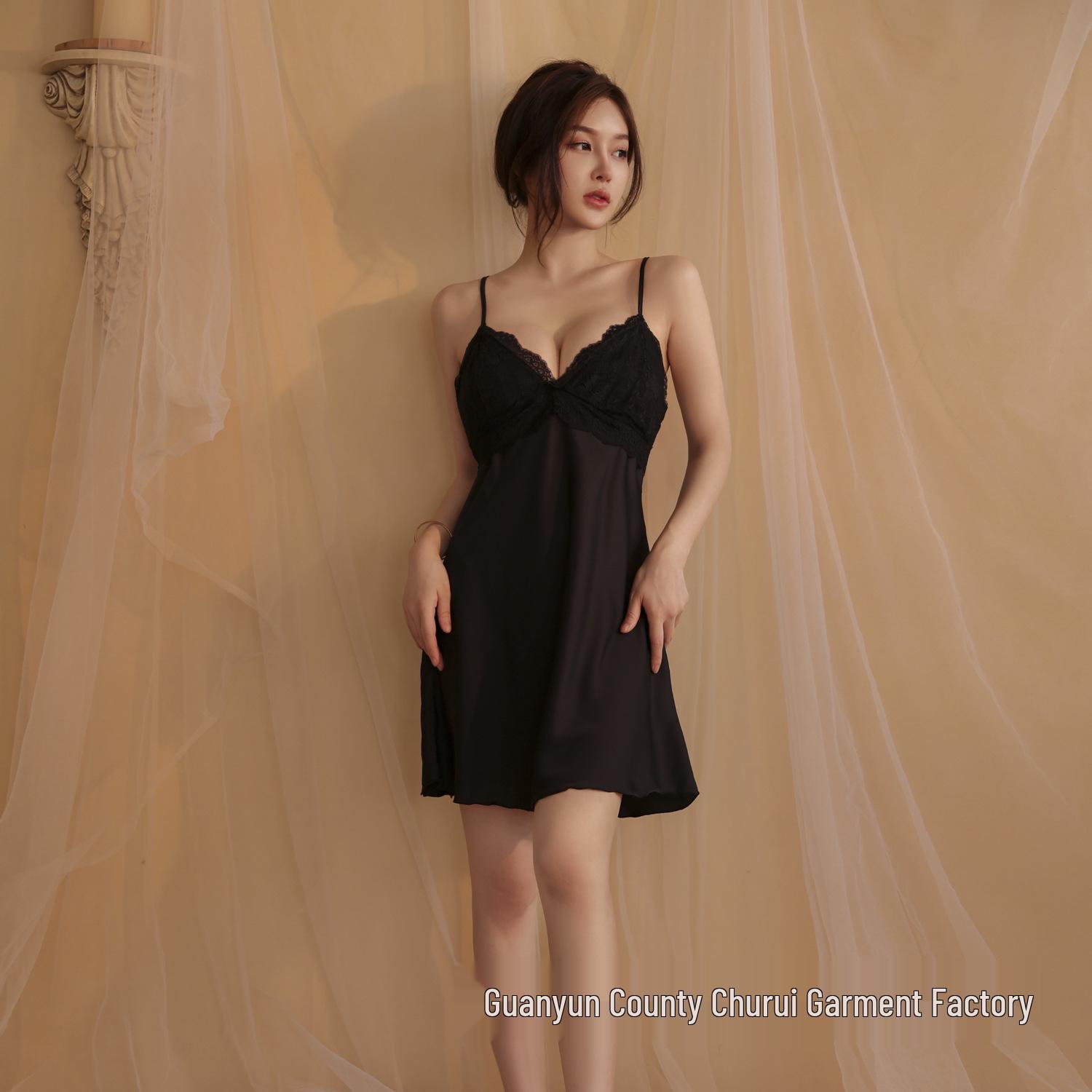 Элегантная ночная сорочка-майка из ледяного шелка с кружевной отделкой One Size чёрный
Элегантная ночная сорочка-майка из ледяного шелка с кружевной отделкой One Size чёрный