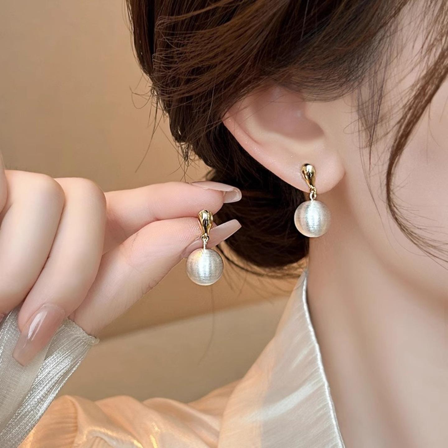 Fashionable And Elegant Pearl Earrings, Versatile Earrings One Size
Fashionable And Elegant Pearl Earrings, Versatile Earrings One Size