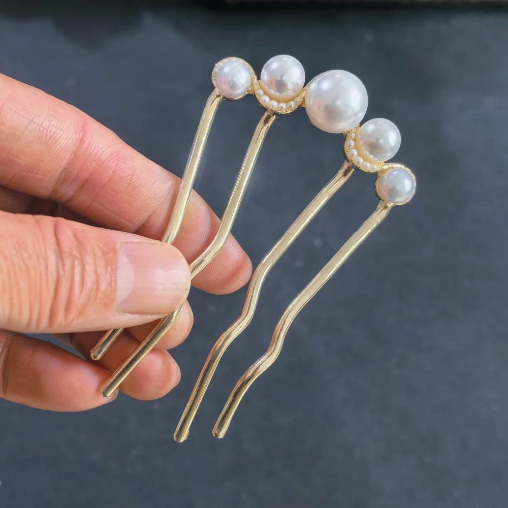 French Retro U Shape Bun Hair Pins Clips Elegant Pearl Flower Hair Combs for Women Girls Fashion Hairpin Alloy Hair Clasp Gifts
French Retro U Shape Bun Hair Pins Clips Elegant Pearl Flower Hair Combs for Women Girls Fashion Hairpin Alloy Hair Clasp Gifts