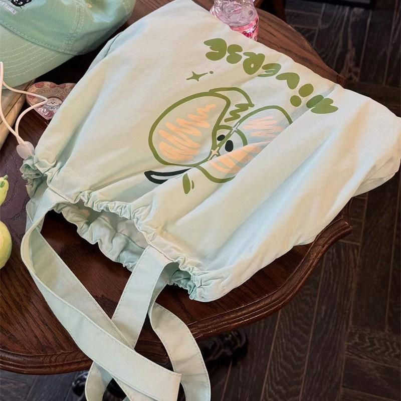 Летняя тонкая сумка-тоут на шнурке через плечо из зеленого яблока, универсальная, большой вместимости, студенческая, легкая, для поездок на работу, сумка-дофамин
Летняя тонкая сумка-тоут на шнурке через плечо из зеленого яблока, универсальная, большой вместимости, студенческая, легкая, для поездок на работу, сумка-дофамин