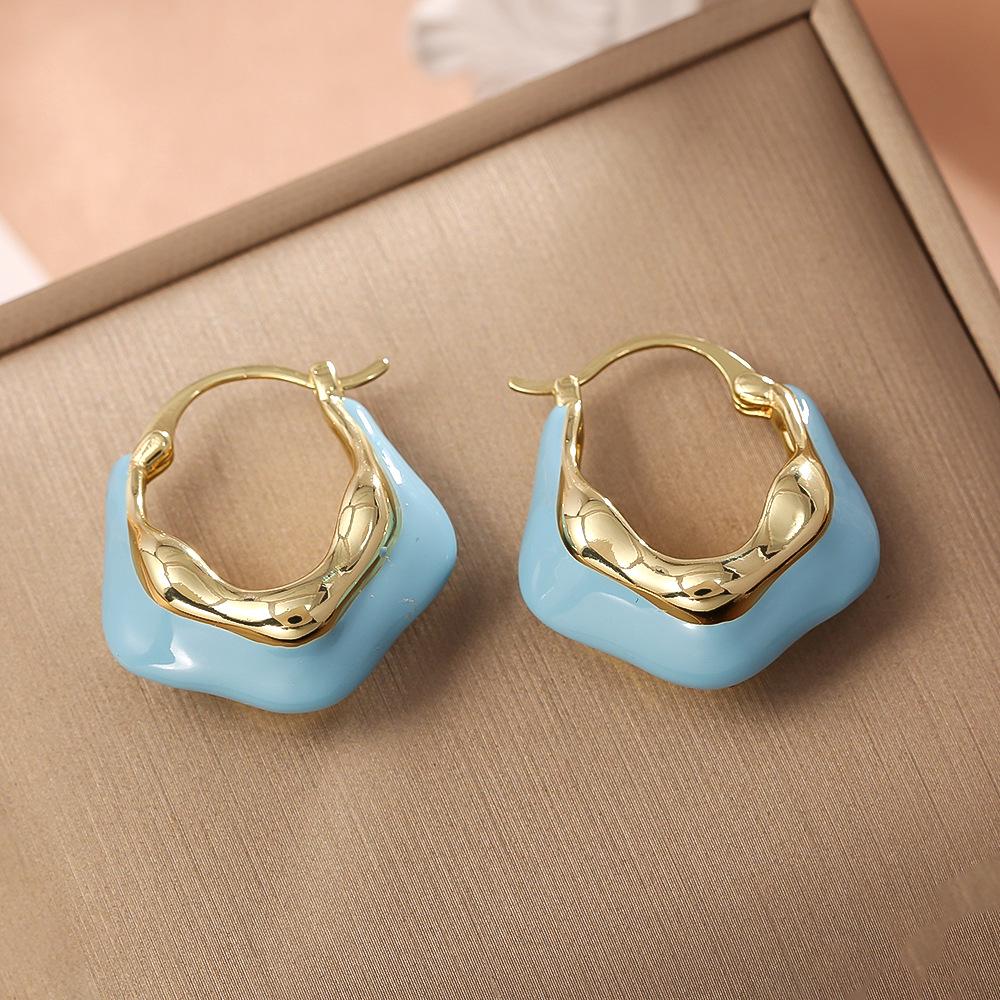Elegant U-Shape Geometric Ear Cuffs: Luxurious, Irregular Drip Oil Design, Versatile & Stylish.
Elegant U-Shape Geometric Ear Cuffs: Luxurious, Irregular Drip Oil Design, Versatile & Stylish.
