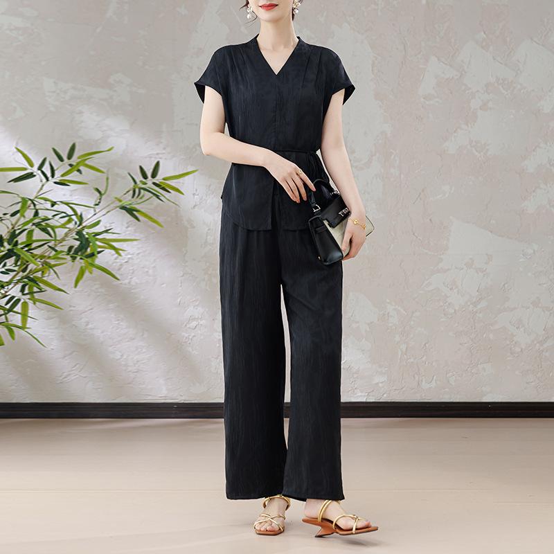 Summer 2026: Mom s Short-Sleeved Two-Piece Set - Stylish Loose Top for Middle-Aged and Elderly Women 3XL (120-140 lbs recommended) чёрный
Summer 2026: Mom s Short-Sleeved Two-Piece Set - Stylish Loose Top for Middle-Aged and Elderly Women 3XL (120-140 lbs recommended) чёрный