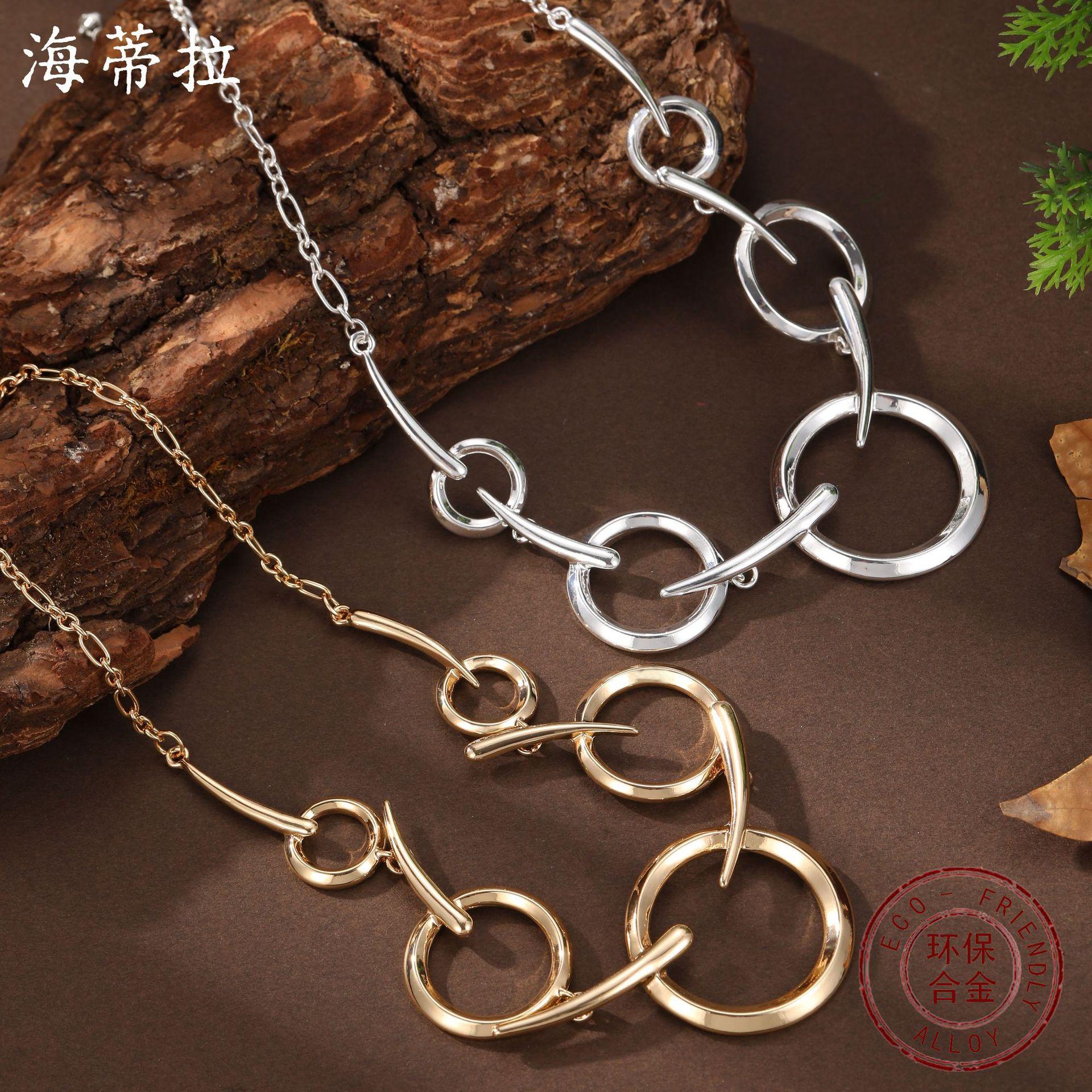 New smooth hollow geometric ring necklace, women s fashion high-end hollow round neck necklace
New smooth hollow geometric ring necklace, women s fashion high-end hollow round neck necklace