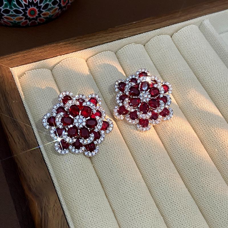 Серебряные игольчатые французские романтические серьги-цветы с цирконием
Серебряные игольчатые французские романтические серьги-цветы с цирконием