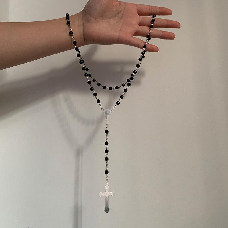 Black glass beaded cross pendant necklace simple temperament versatile collarbone chain niche fashion simple jewelry
Black glass beaded cross pendant necklace simple temperament versatile collarbone chain niche fashion simple jewelry