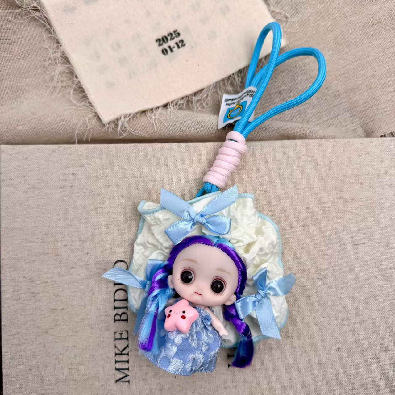 8cm BJD Doll Cute Maruko Big Eye Kawaii Face Princess Doll 1/12 Cartoon Doll With Movable Joints Keychain Bag Decor Pendant Gift
8cm BJD Doll Cute Maruko Big Eye Kawaii Face Princess Doll 1/12 Cartoon Doll With Movable Joints Keychain Bag Decor Pendant Gift