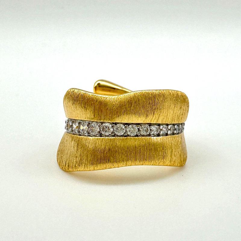 Xiaohongshu Retro Court-Style Luxury Banana Leaf Diamond Ring for Women Adjustable Open Size
Xiaohongshu Retro Court-Style Luxury Banana Leaf Diamond Ring for Women Adjustable Open Size