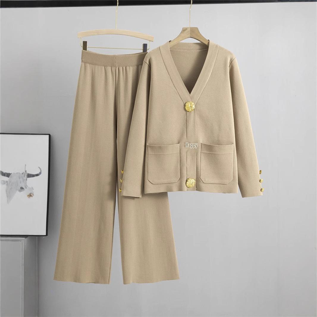 2025 New Women s Big Button Knitted Sweater & Wide-Leg Pants Set for Spring/Autumn One Size
2025 New Women s Big Button Knitted Sweater & Wide-Leg Pants Set for Spring/Autumn One Size