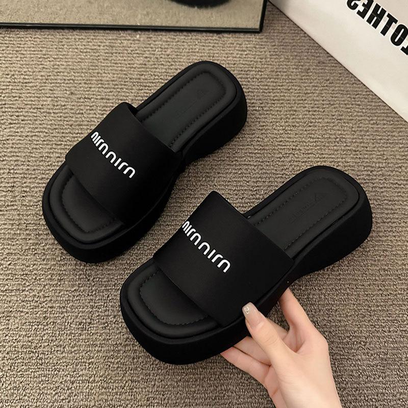 Internet celebrity muffin platform slippers outer wear women s shoes 2025 summer new heightening black sandals 35 чорний
Internet celebrity muffin platform slippers outer wear women s shoes 2025 summer new heightening black sandals 35 чорний