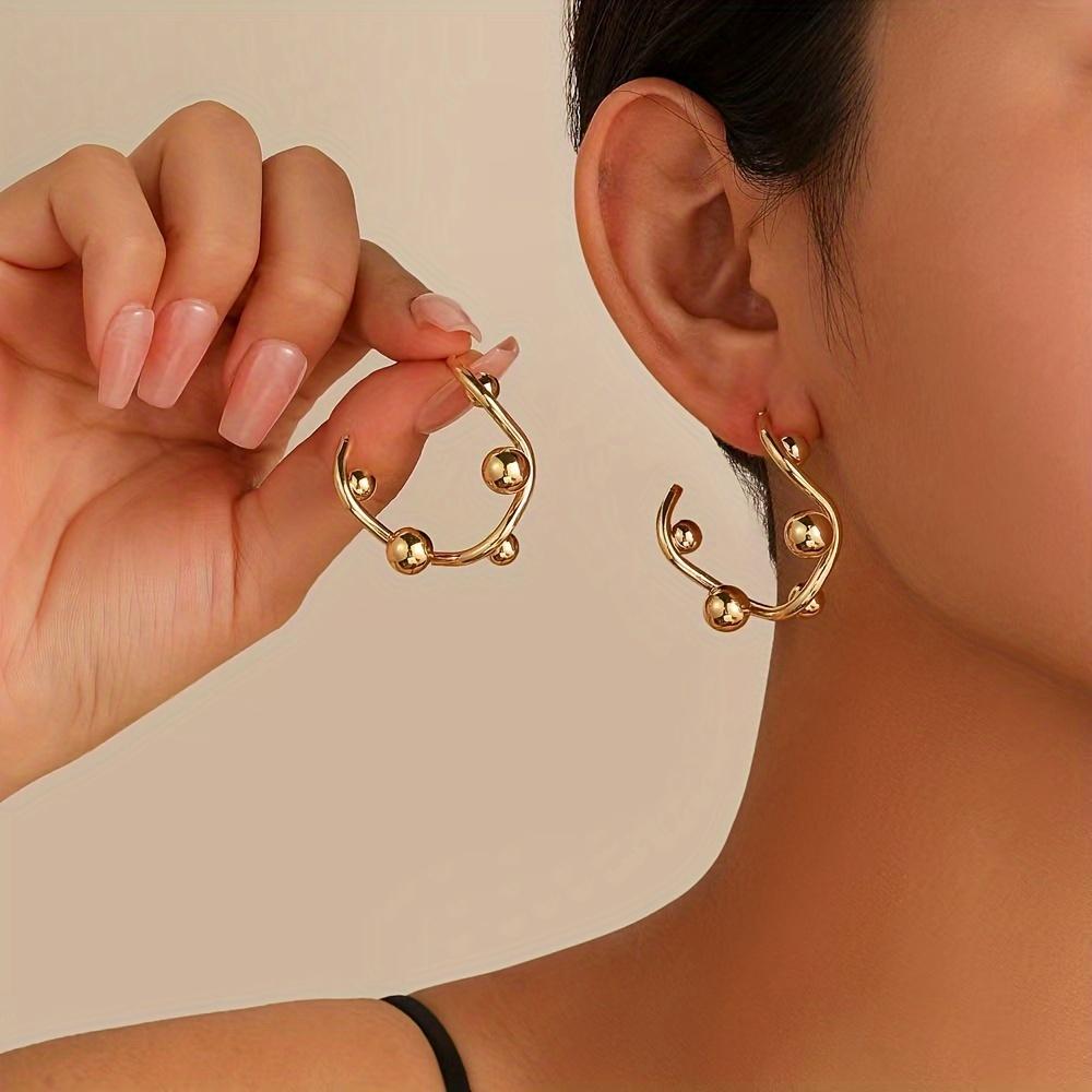 Elegant C-Shaped Hoop Earrings with Geometric Spherical Charms - Perfect for Everyday Wear
Elegant C-Shaped Hoop Earrings with Geometric Spherical Charms - Perfect for Everyday Wear