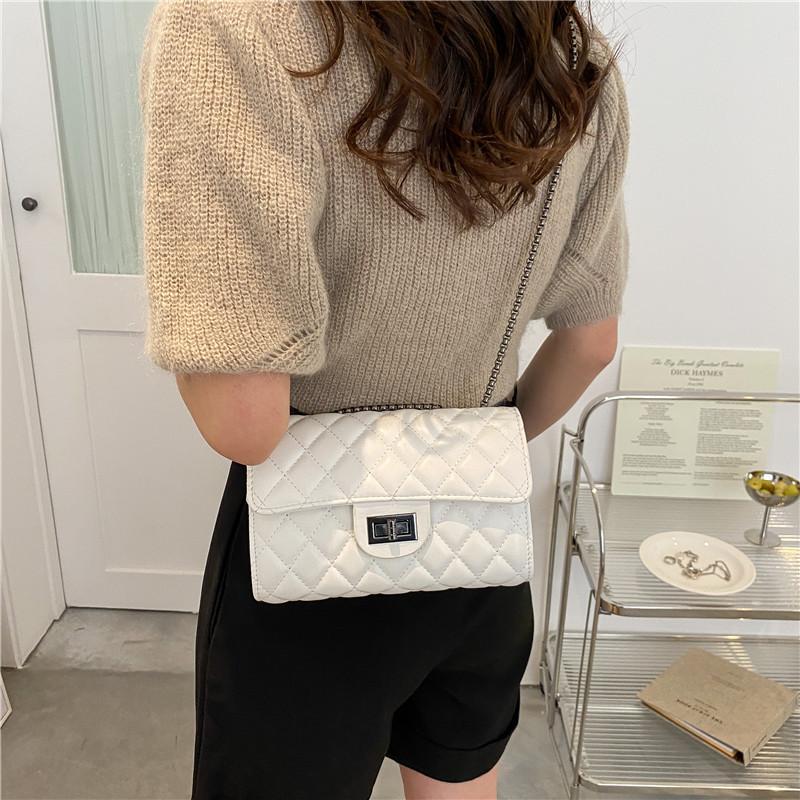 2025 new diamond chain women s bag fashionable solid color portable shoulder messenger small square bag
2025 new diamond chain women s bag fashionable solid color portable shoulder messenger small square bag