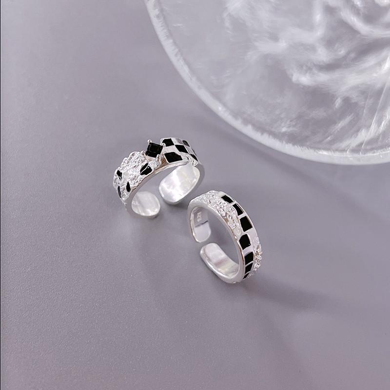 Trendy 2022 Black & White Checkerboard Ring for Men & Women - Unique Cold Style Index Finger Ring Adjustable Open
Trendy 2022 Black & White Checkerboard Ring for Men & Women - Unique Cold Style Index Finger Ring Adjustable Open